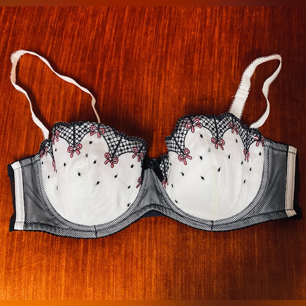 36C Victoria’s Secret bra